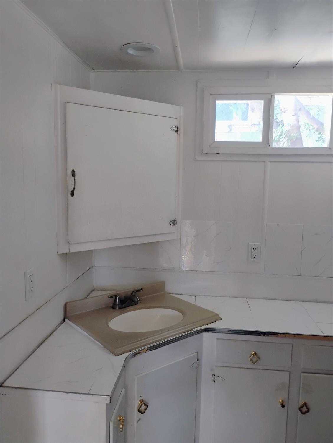 1941 N Golden State Blvd #33, Fresno, CA 93705