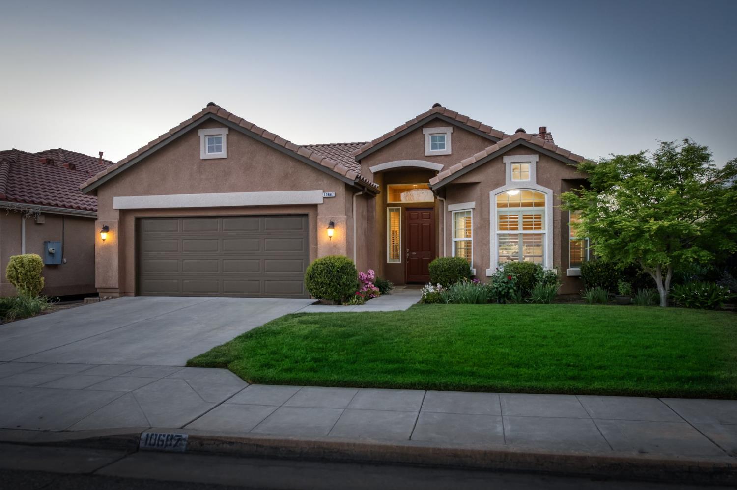 10687 N Tea Party Ln, Fresno, CA 93730