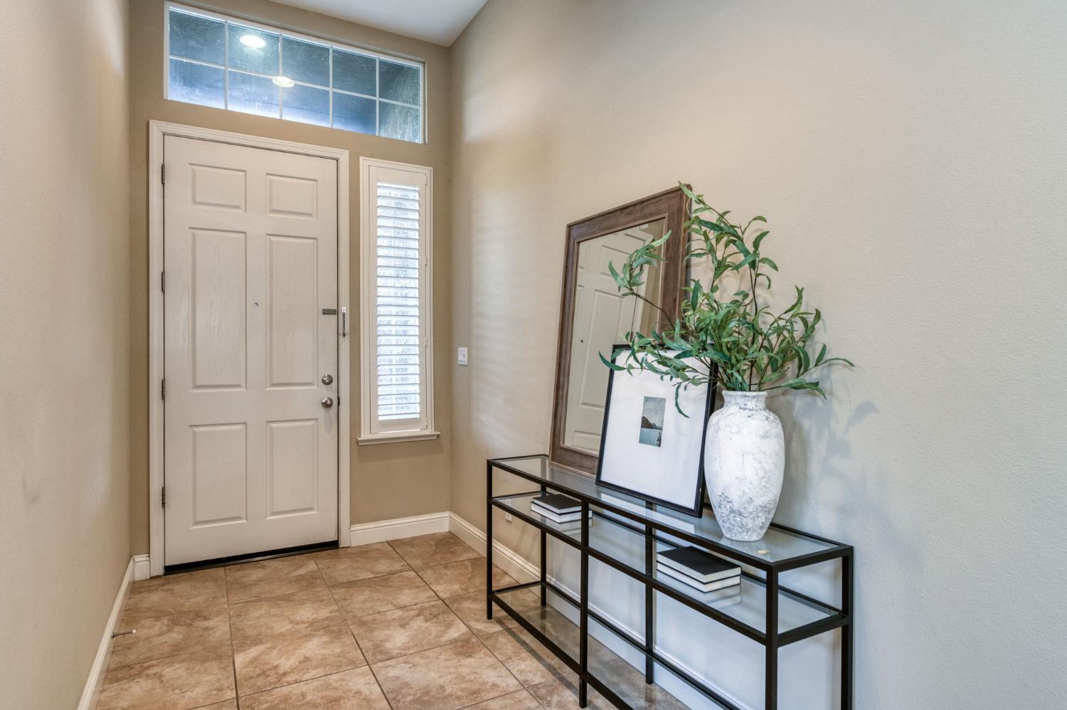 10687 N Tea Party Ln, Fresno, CA 93730