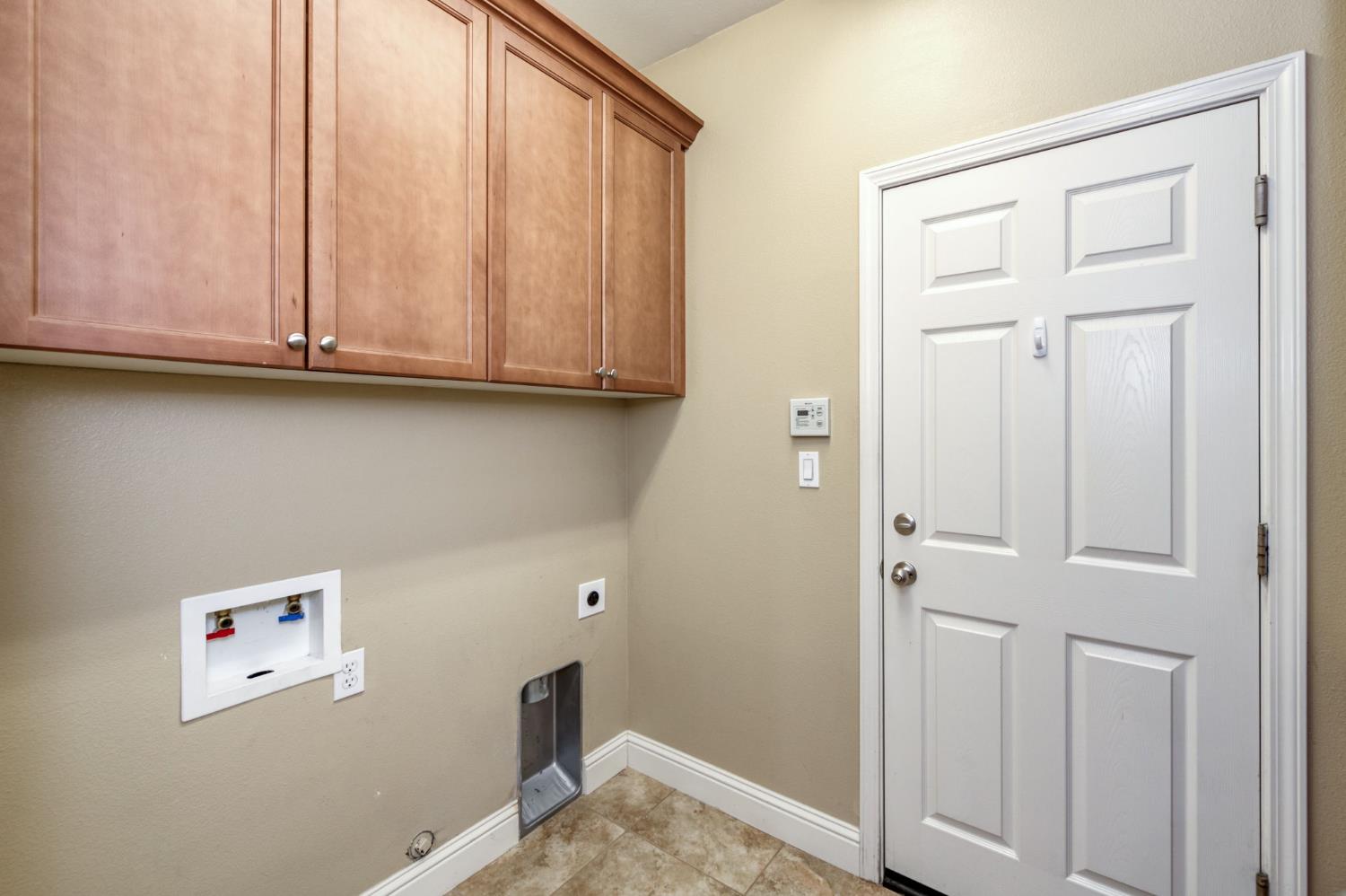 10687 N Tea Party Ln, Fresno, CA 93730