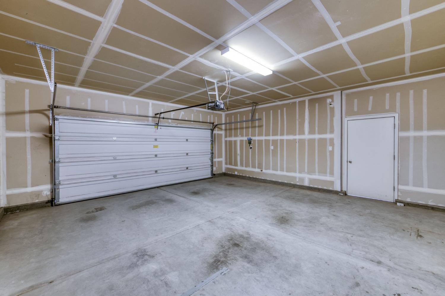 10687 N Tea Party Ln, Fresno, CA 93730