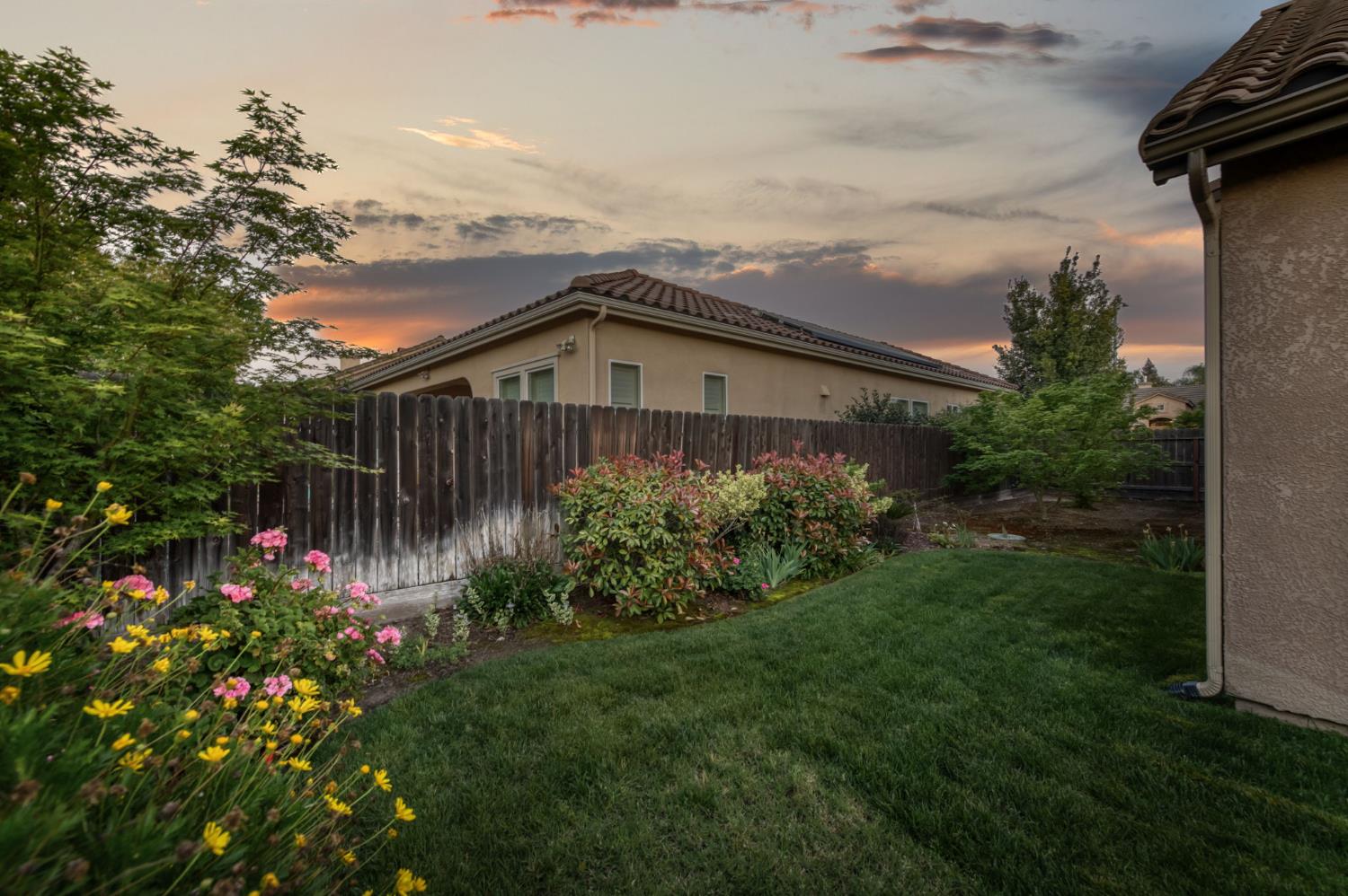 10687 N Tea Party Ln, Fresno, CA 93730