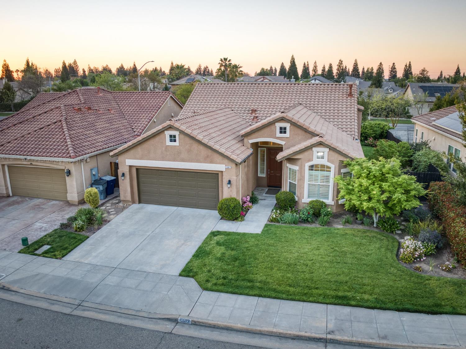10687 N Tea Party Ln, Fresno, CA 93730