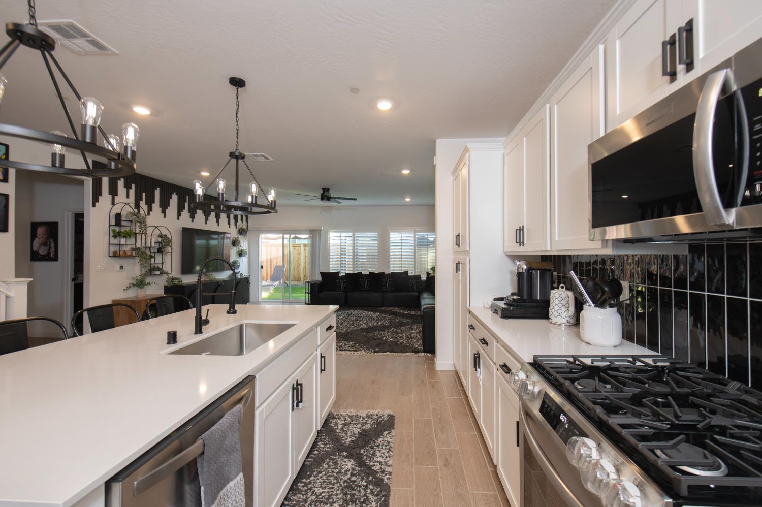 1280 Bloom Ave, Clovis, CA 93619