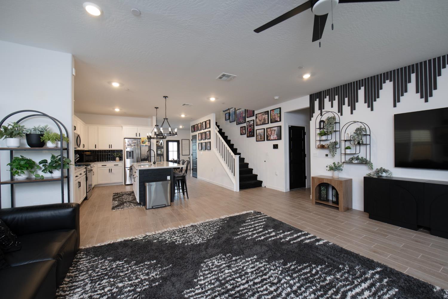 1280 Bloom Ave, Clovis, CA 93619