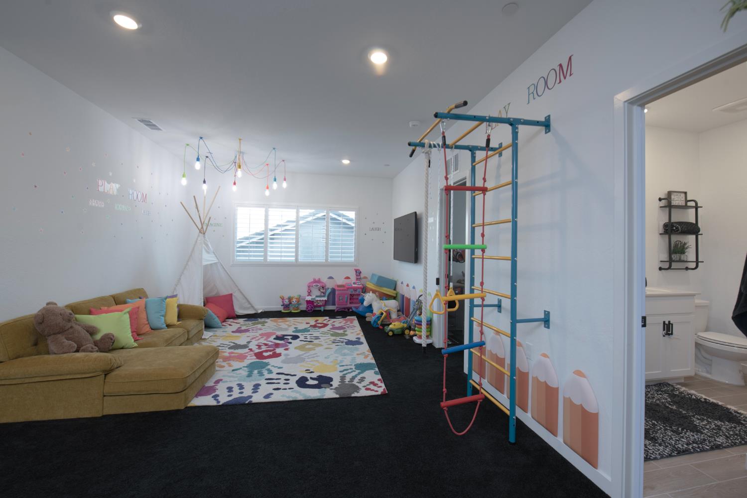 1280 Bloom Ave, Clovis, CA 93619