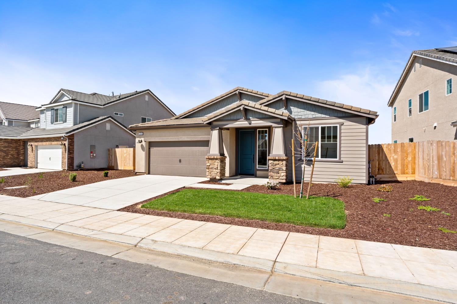 1252 Cathedral Ct S, Madera, CA 93636