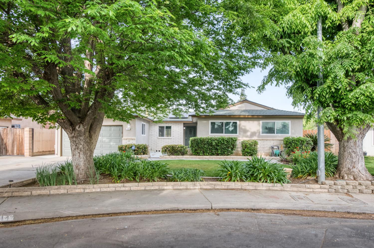 1314 Ezie Ave, Clovis, CA 93611