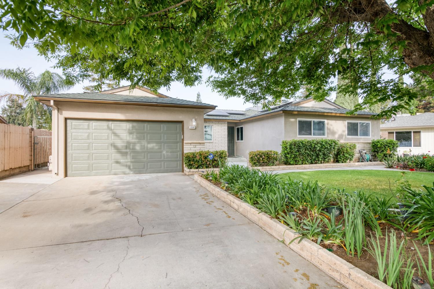1314 Ezie Ave, Clovis, CA 93611
