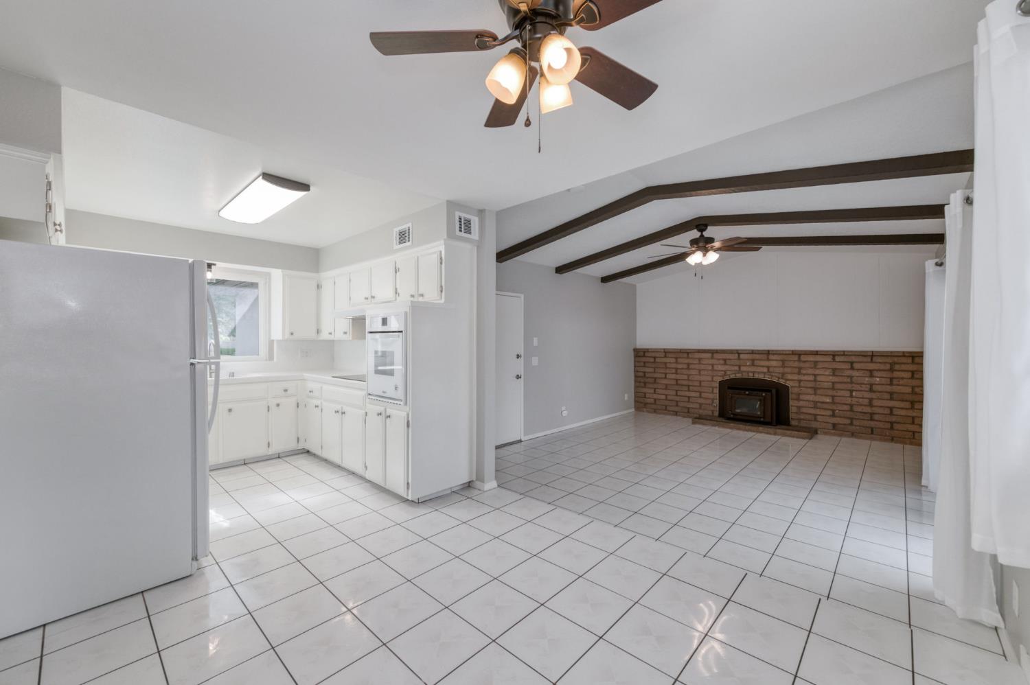 1314 Ezie Ave, Clovis, CA 93611