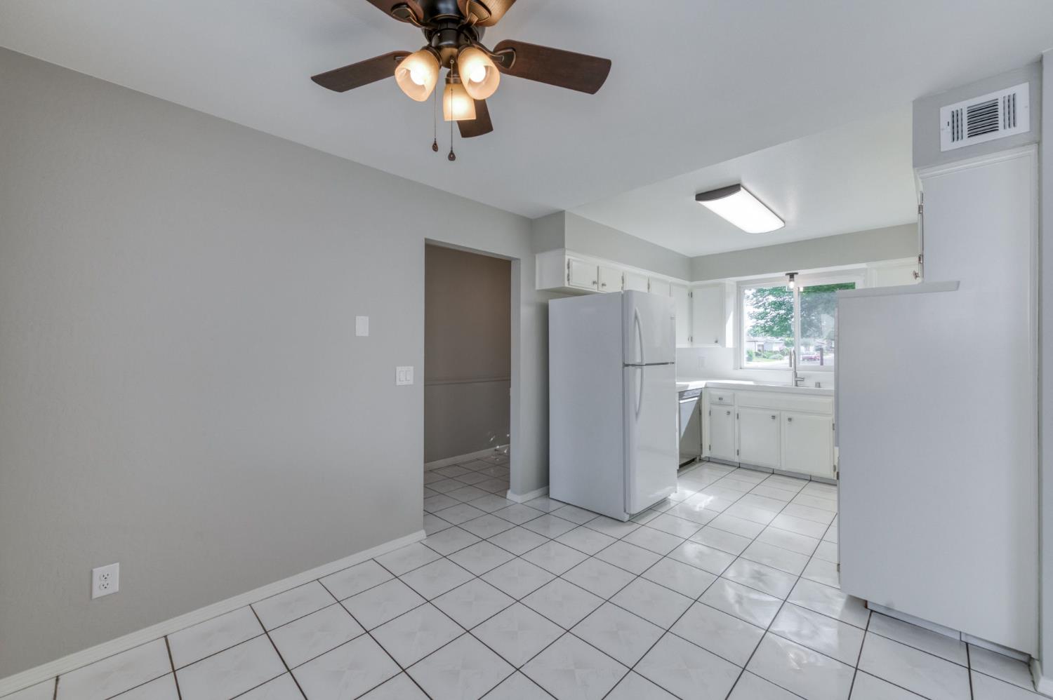 1314 Ezie Ave, Clovis, CA 93611