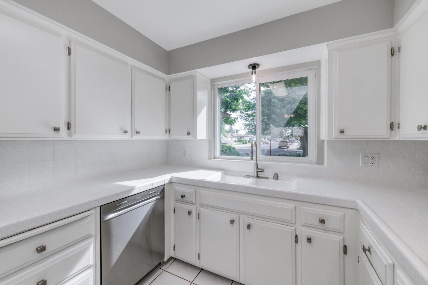 1314 Ezie Ave, Clovis, CA 93611