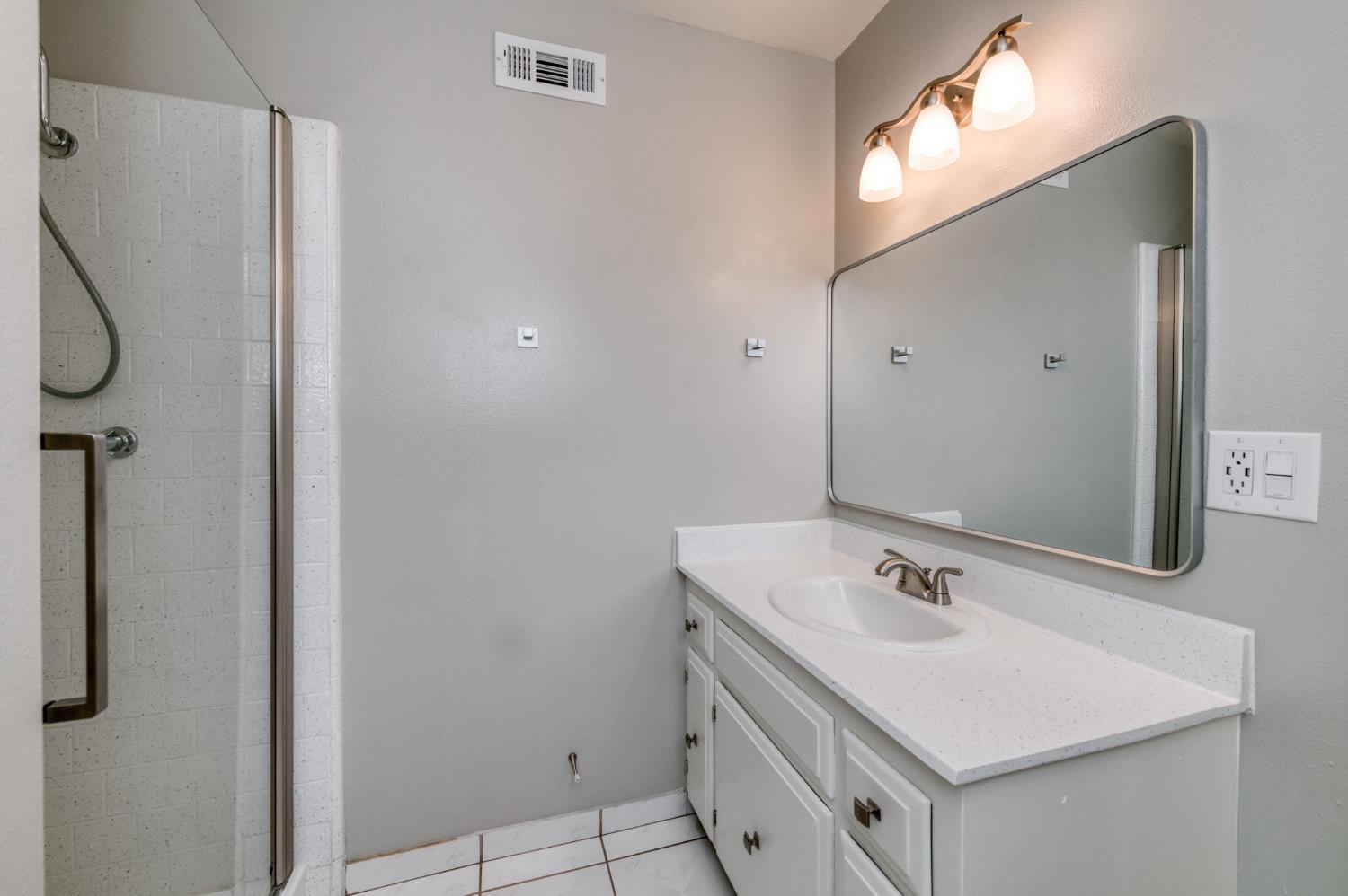 1314 Ezie Ave, Clovis, CA 93611