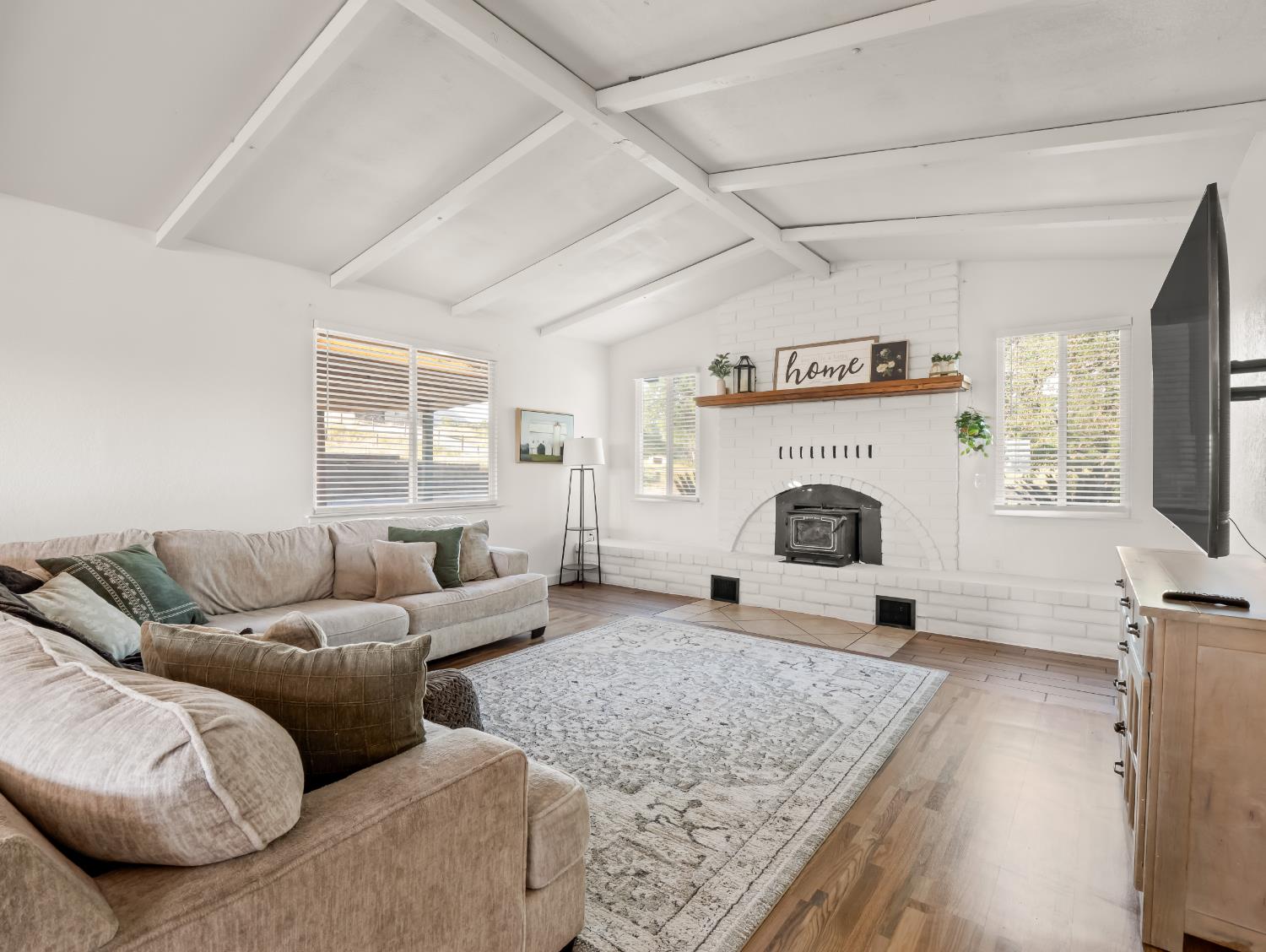 22452 Goldrush Ln, Clovis, CA 93619