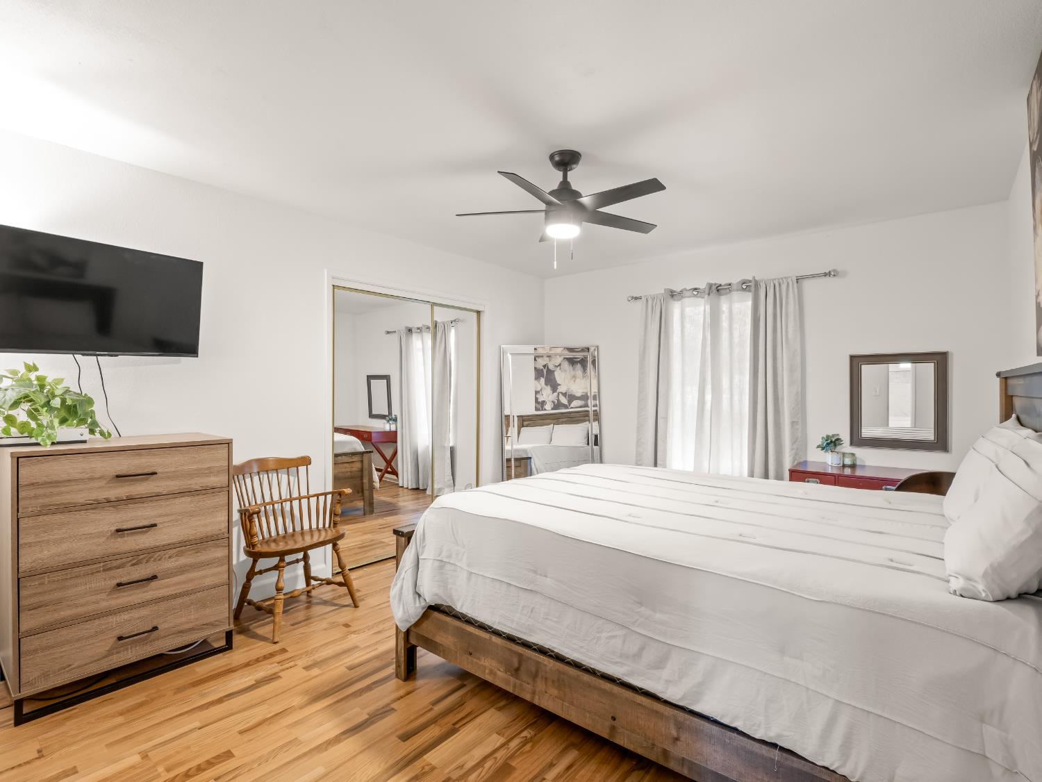 22452 Goldrush Ln, Clovis, CA 93619