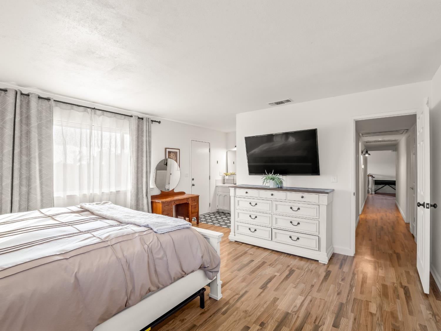 22452 Goldrush Ln, Clovis, CA 93619