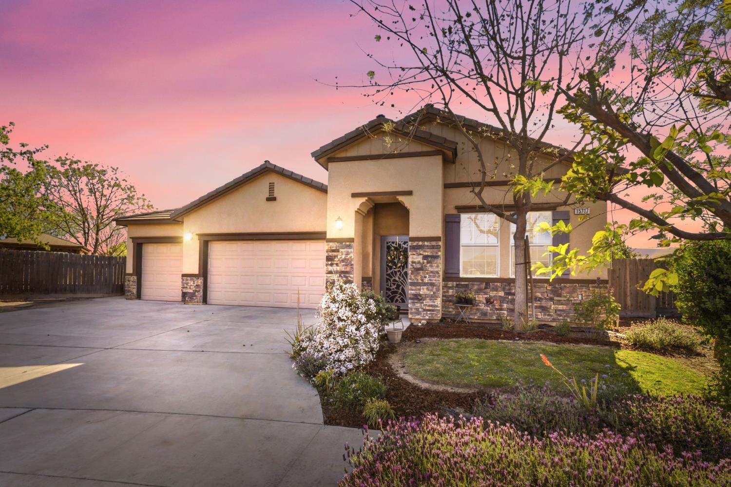 15717 W Botelho Ave, Kerman, CA 93630