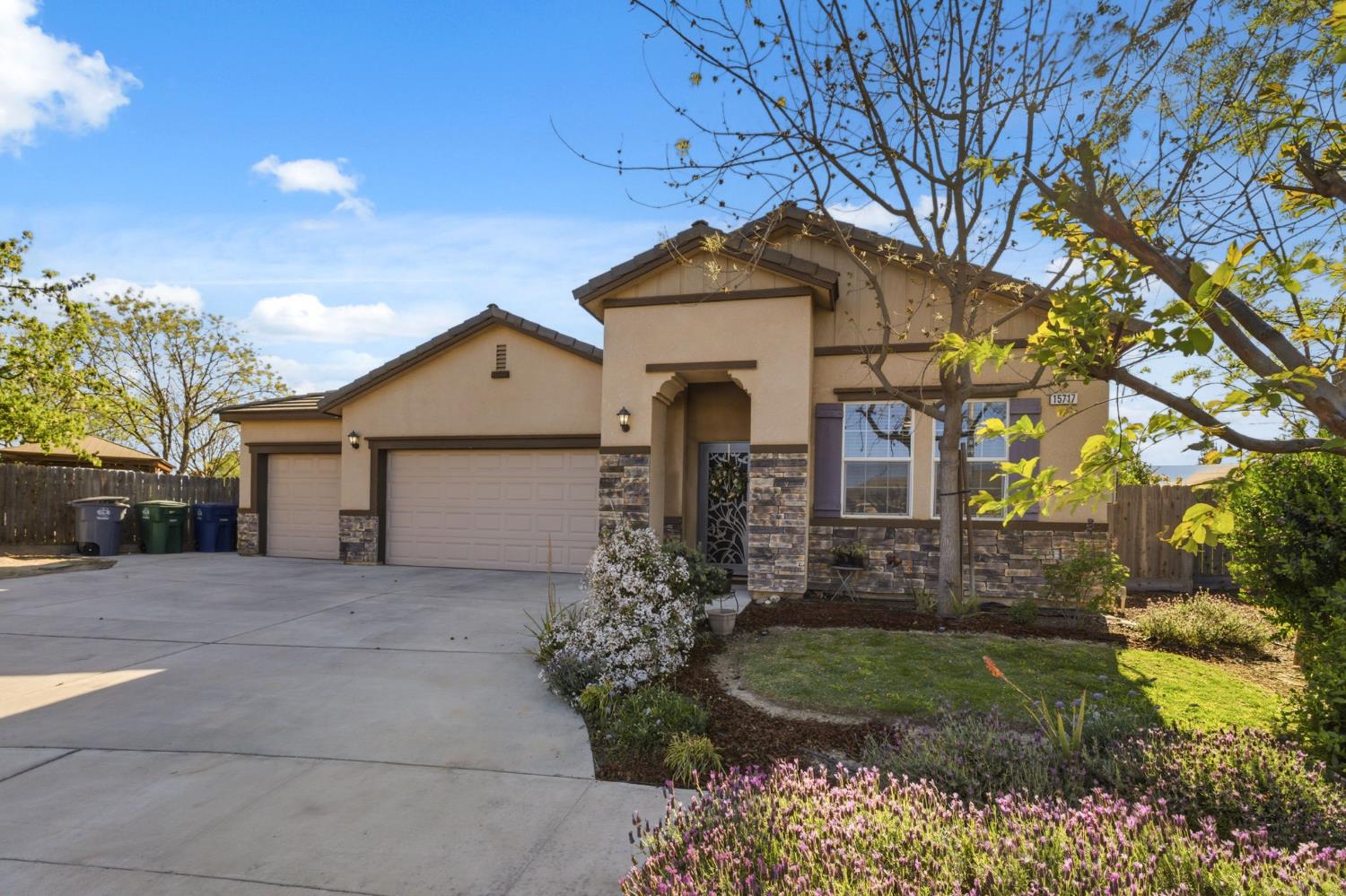 15717 W Botelho Ave, Kerman, CA 93630