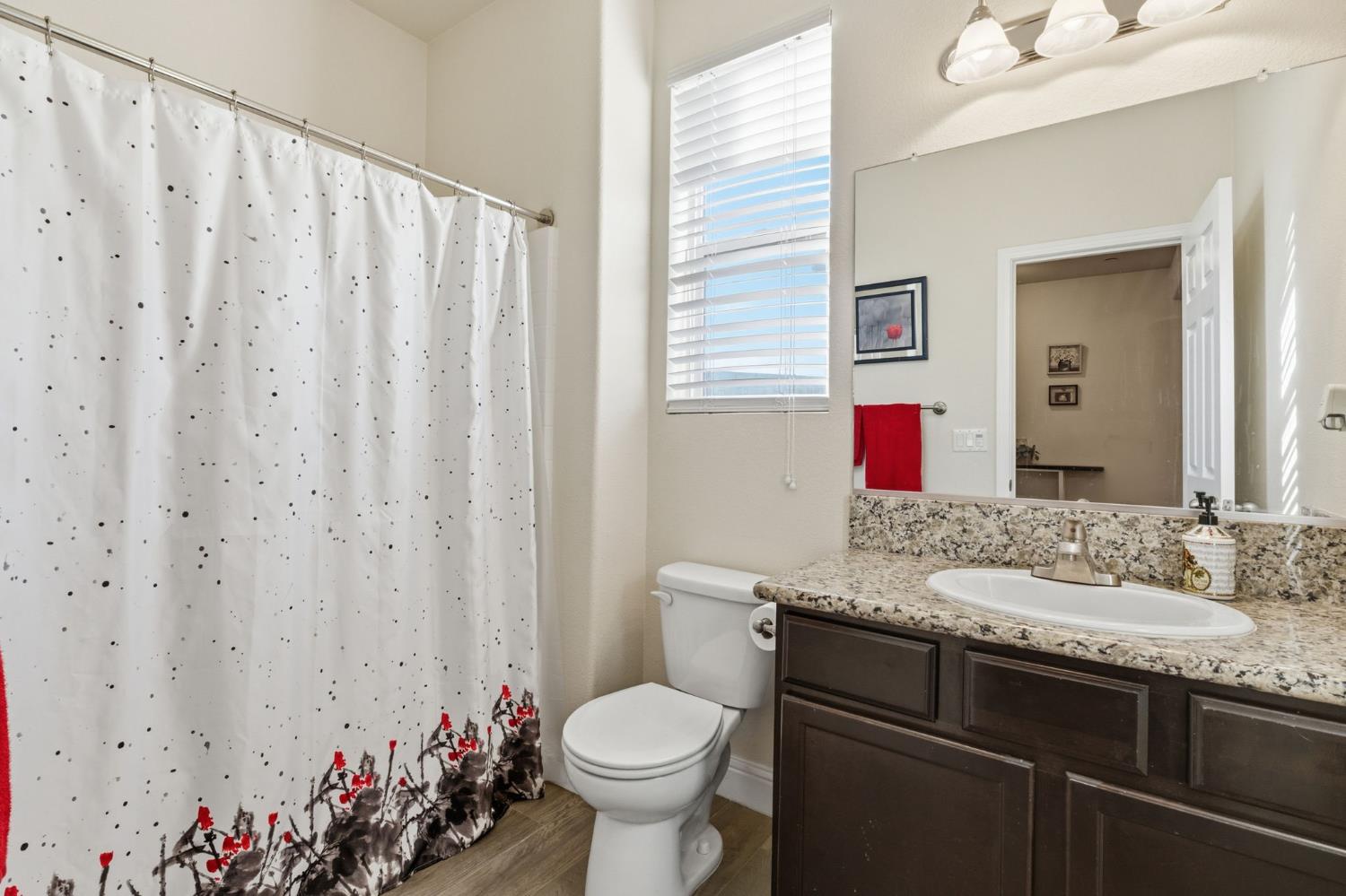 15717 W Botelho Ave, Kerman, CA 93630