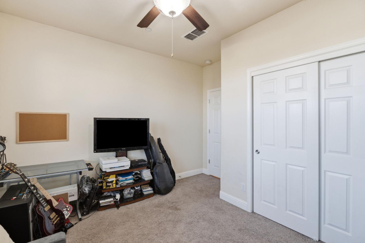 15717 W Botelho Ave, Kerman, CA 93630