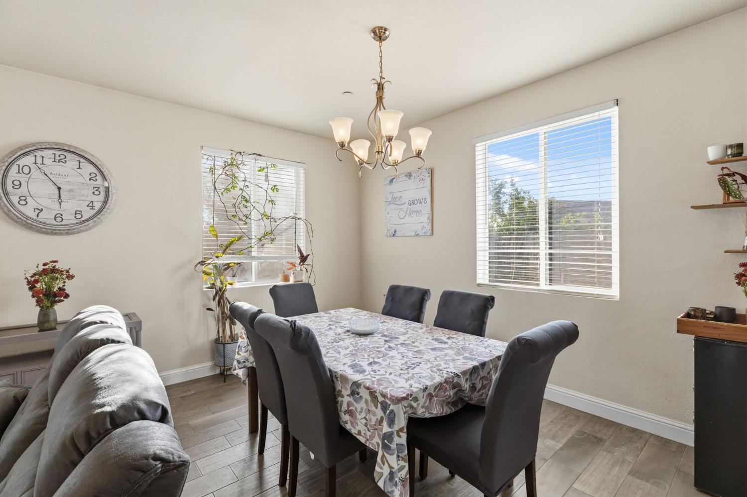 15717 W Botelho Ave, Kerman, CA 93630