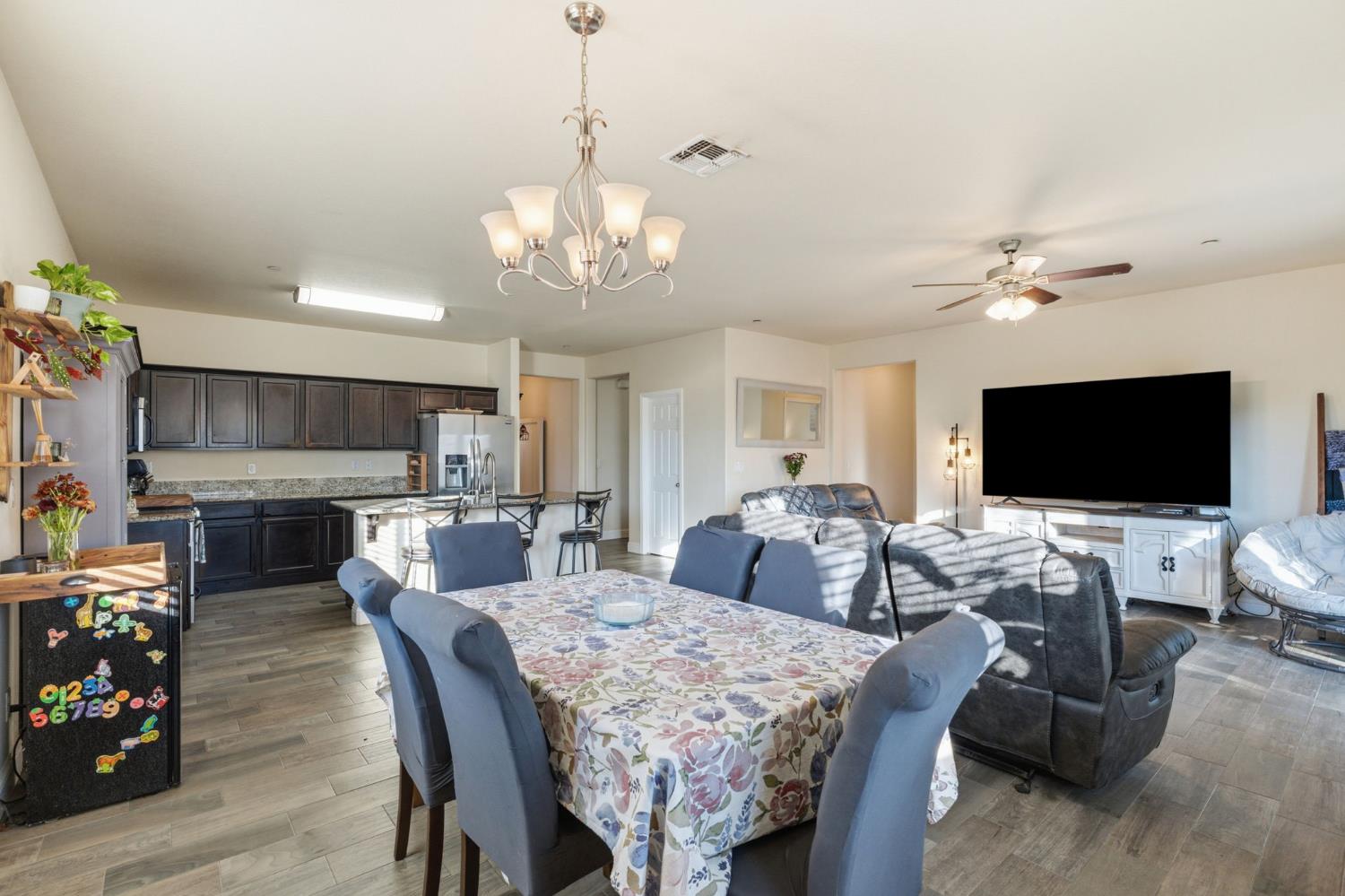 15717 W Botelho Ave, Kerman, CA 93630