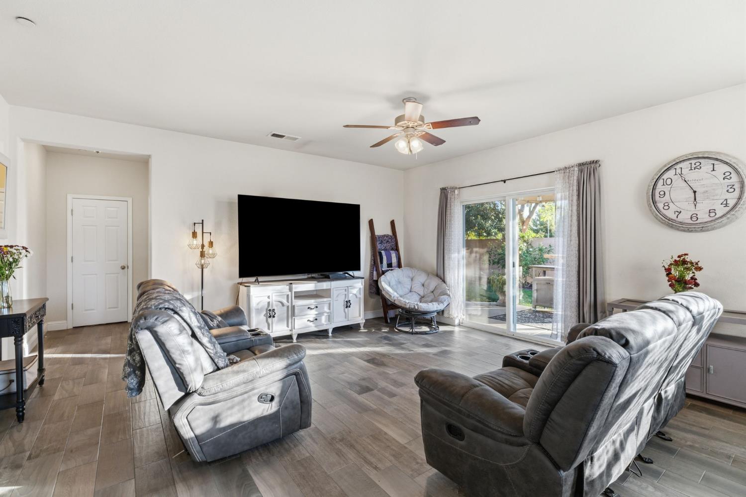 15717 W Botelho Ave, Kerman, CA 93630