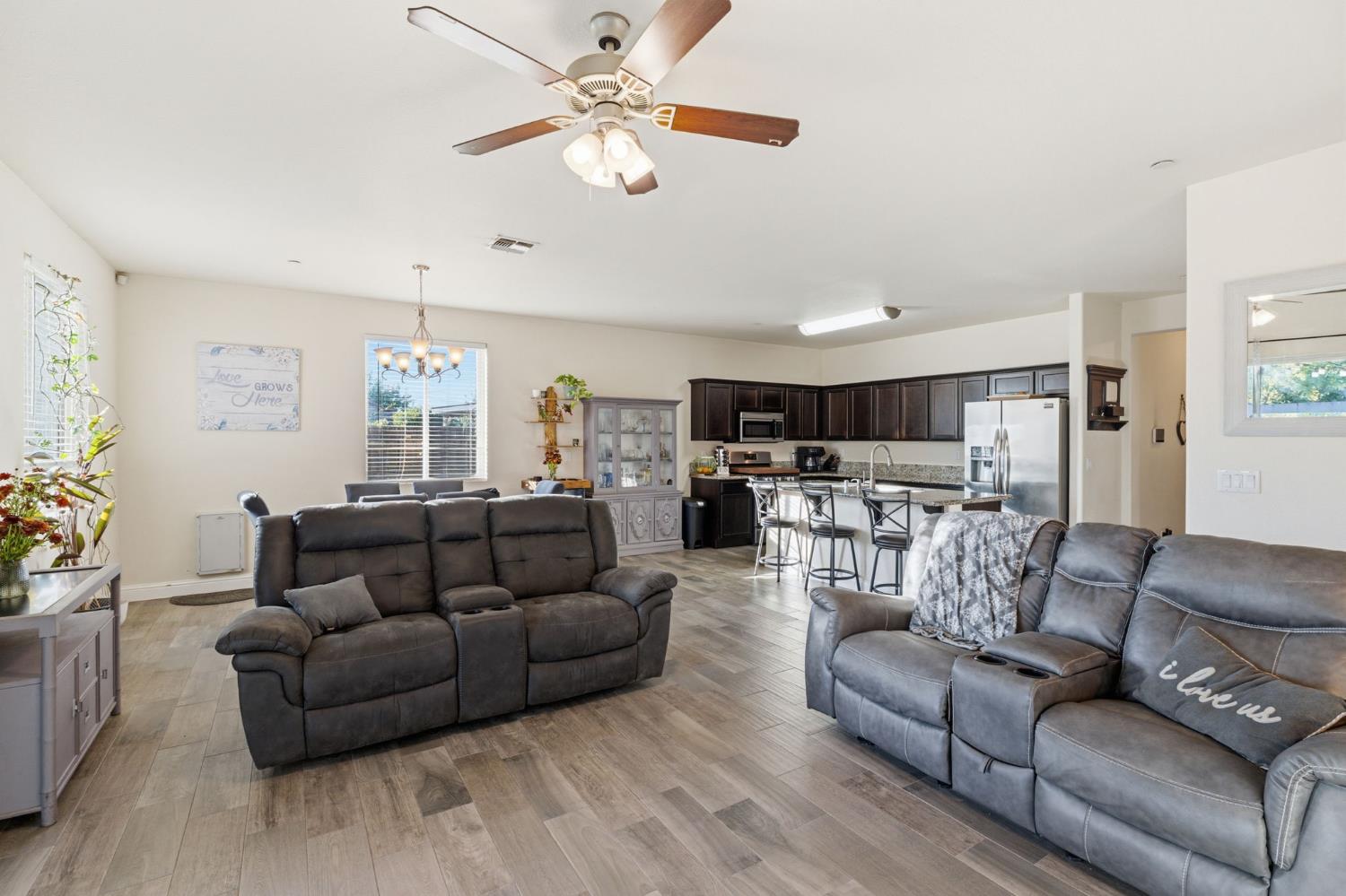 15717 W Botelho Ave, Kerman, CA 93630