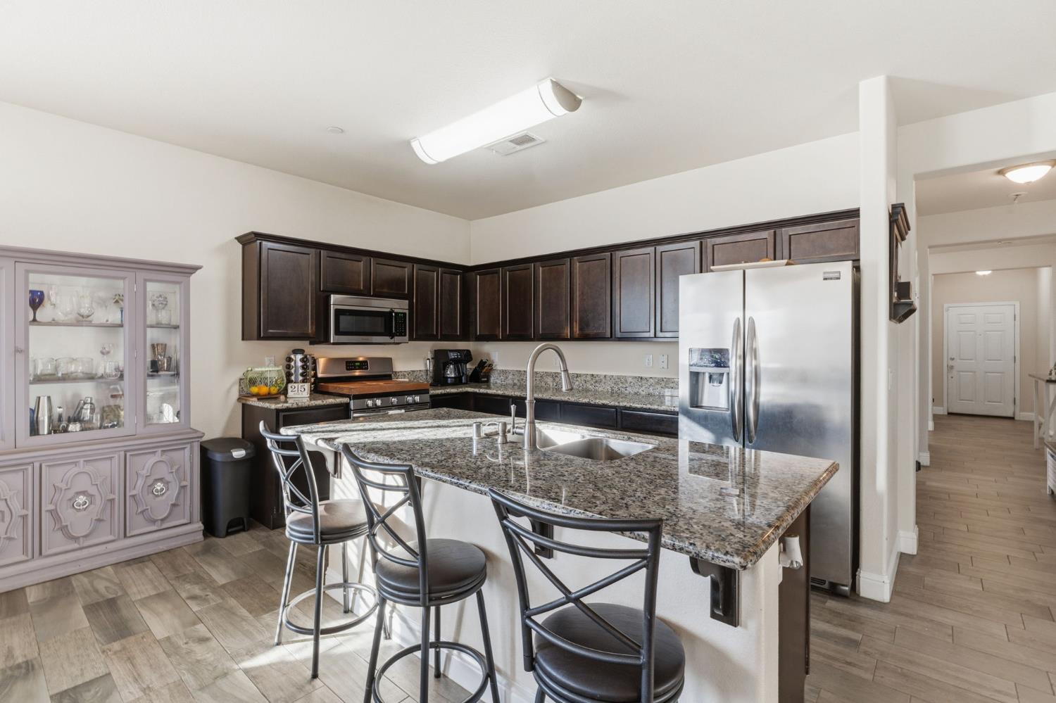 15717 W Botelho Ave, Kerman, CA 93630