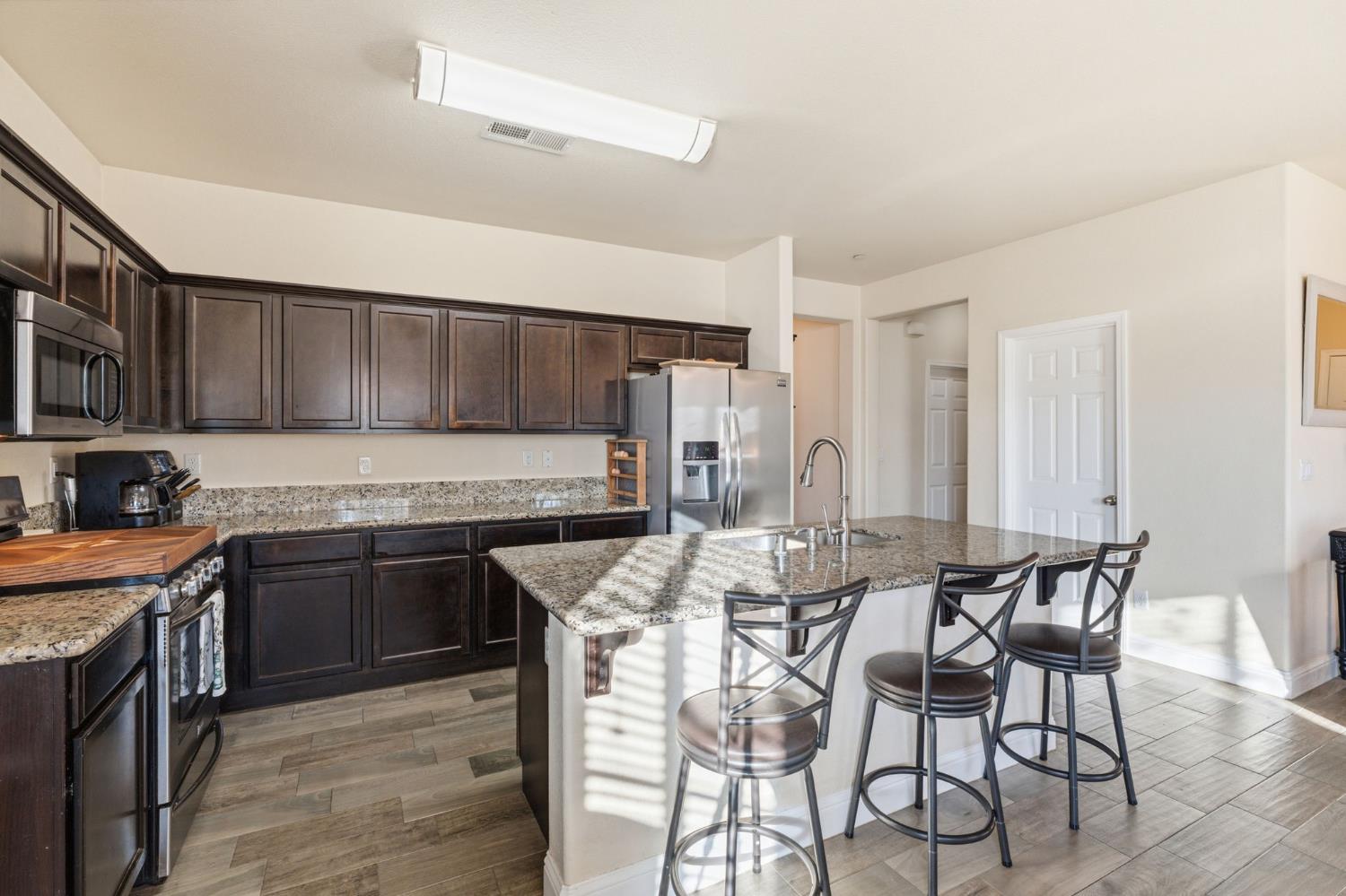 15717 W Botelho Ave, Kerman, CA 93630