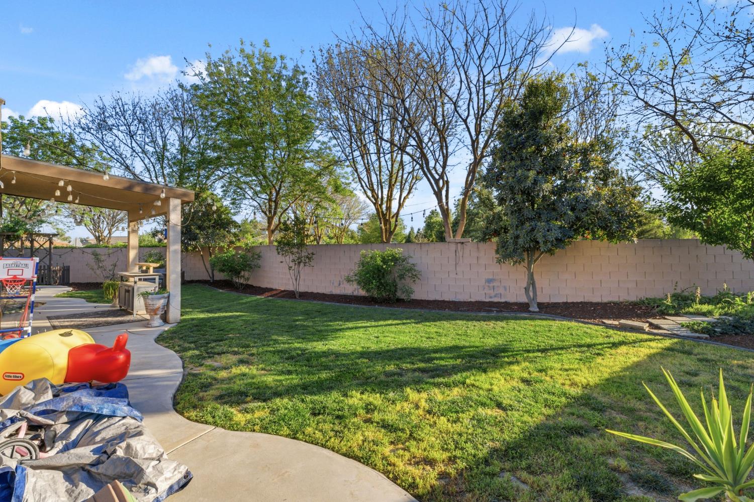 15717 W Botelho Ave, Kerman, CA 93630