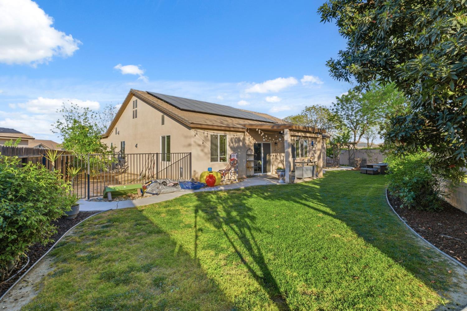 15717 W Botelho Ave, Kerman, CA 93630