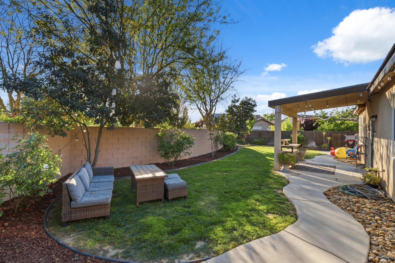 15717 W Botelho Ave, Kerman, CA 93630