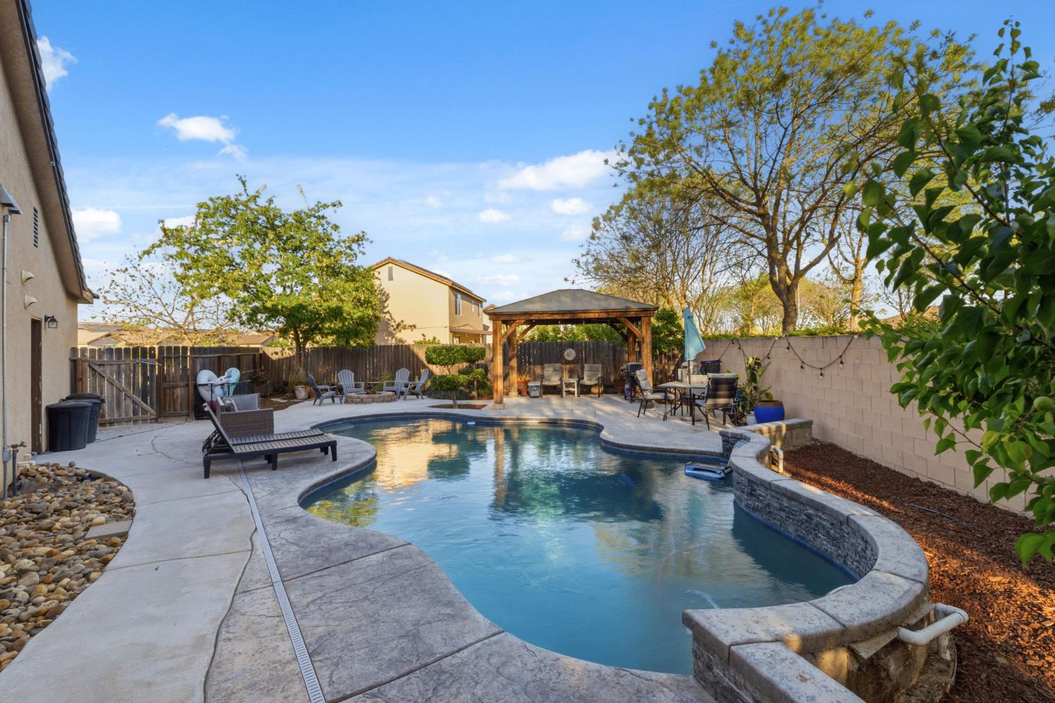 15717 W Botelho Ave, Kerman, CA 93630