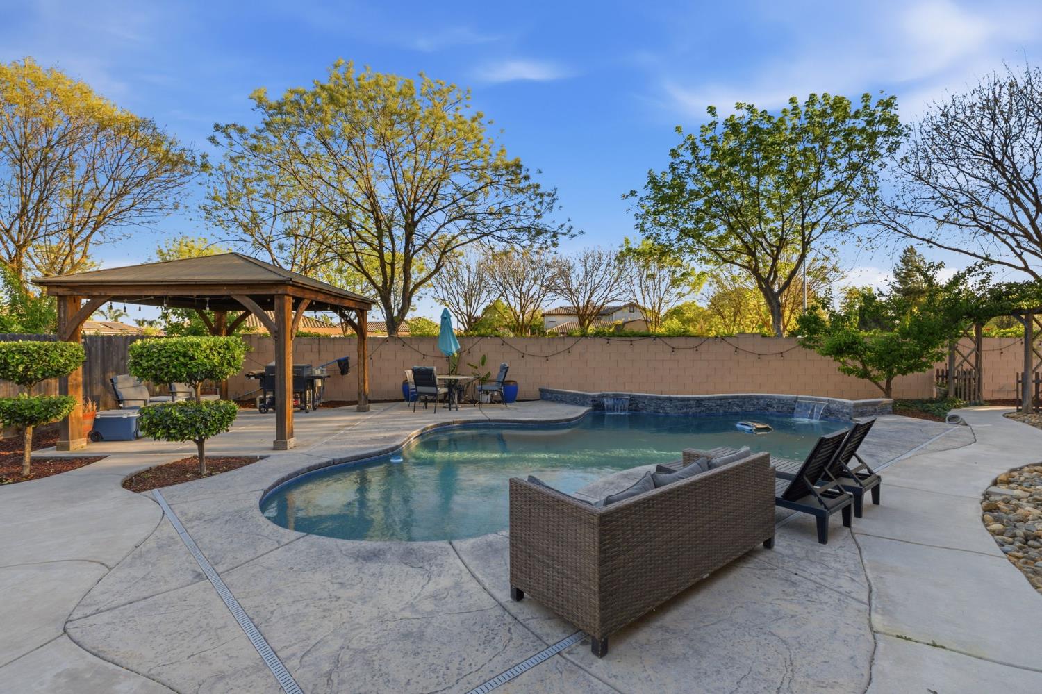 15717 W Botelho Ave, Kerman, CA 93630