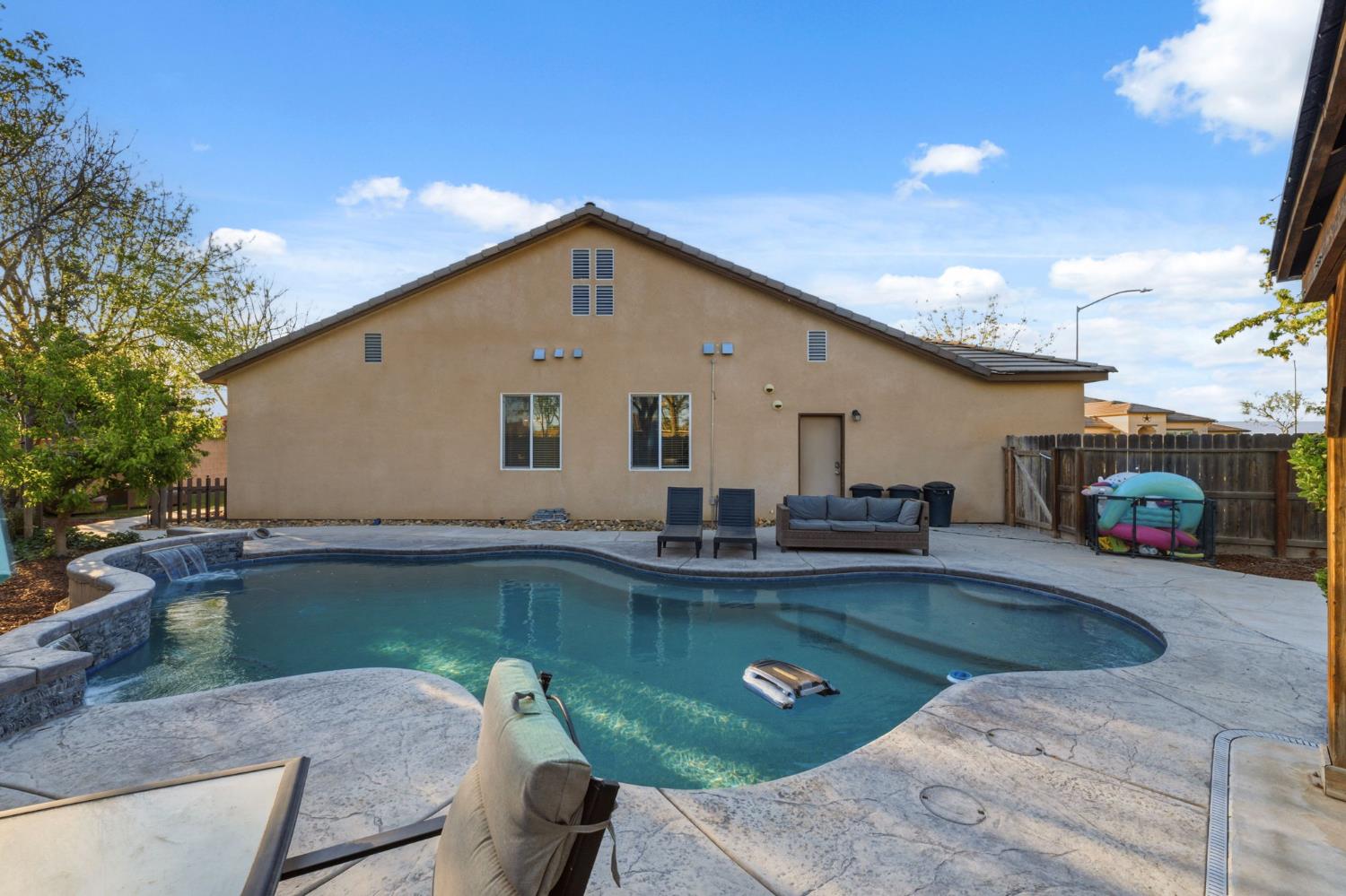 15717 W Botelho Ave, Kerman, CA 93630