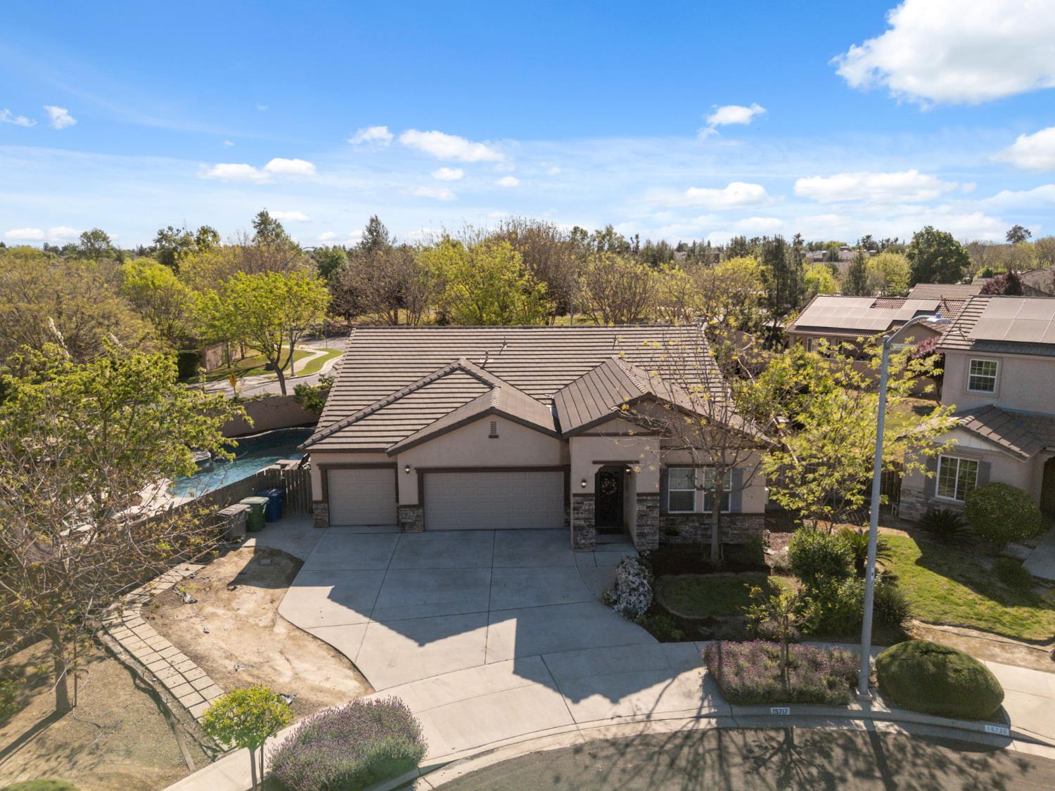 15717 W Botelho Ave, Kerman, CA 93630