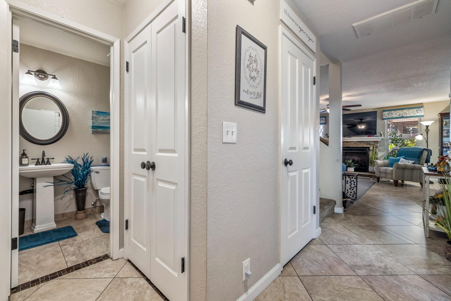 1137 Cedar Creek Dr #4, Modesto, CA 95355