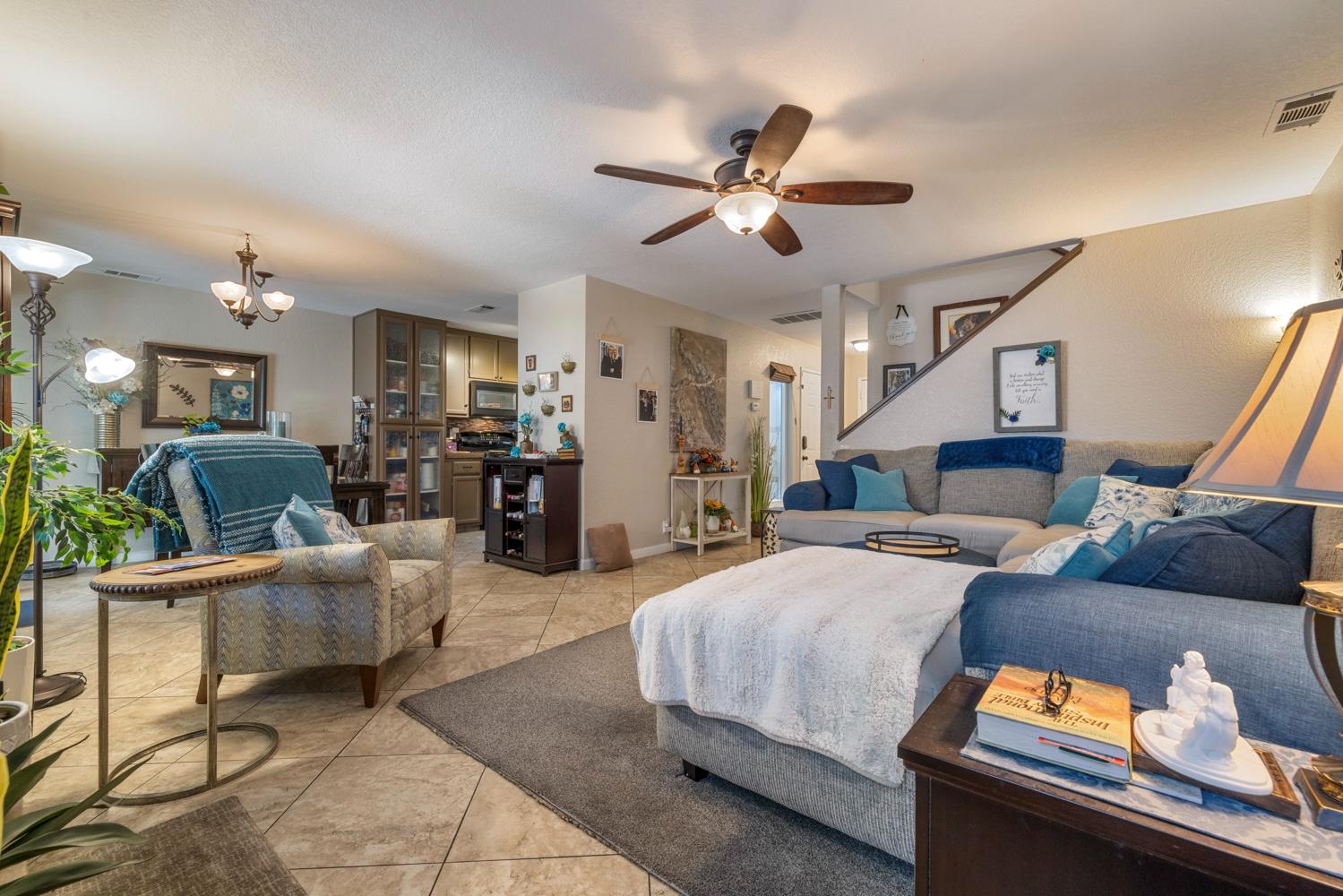 1137 Cedar Creek Dr #4, Modesto, CA 95355