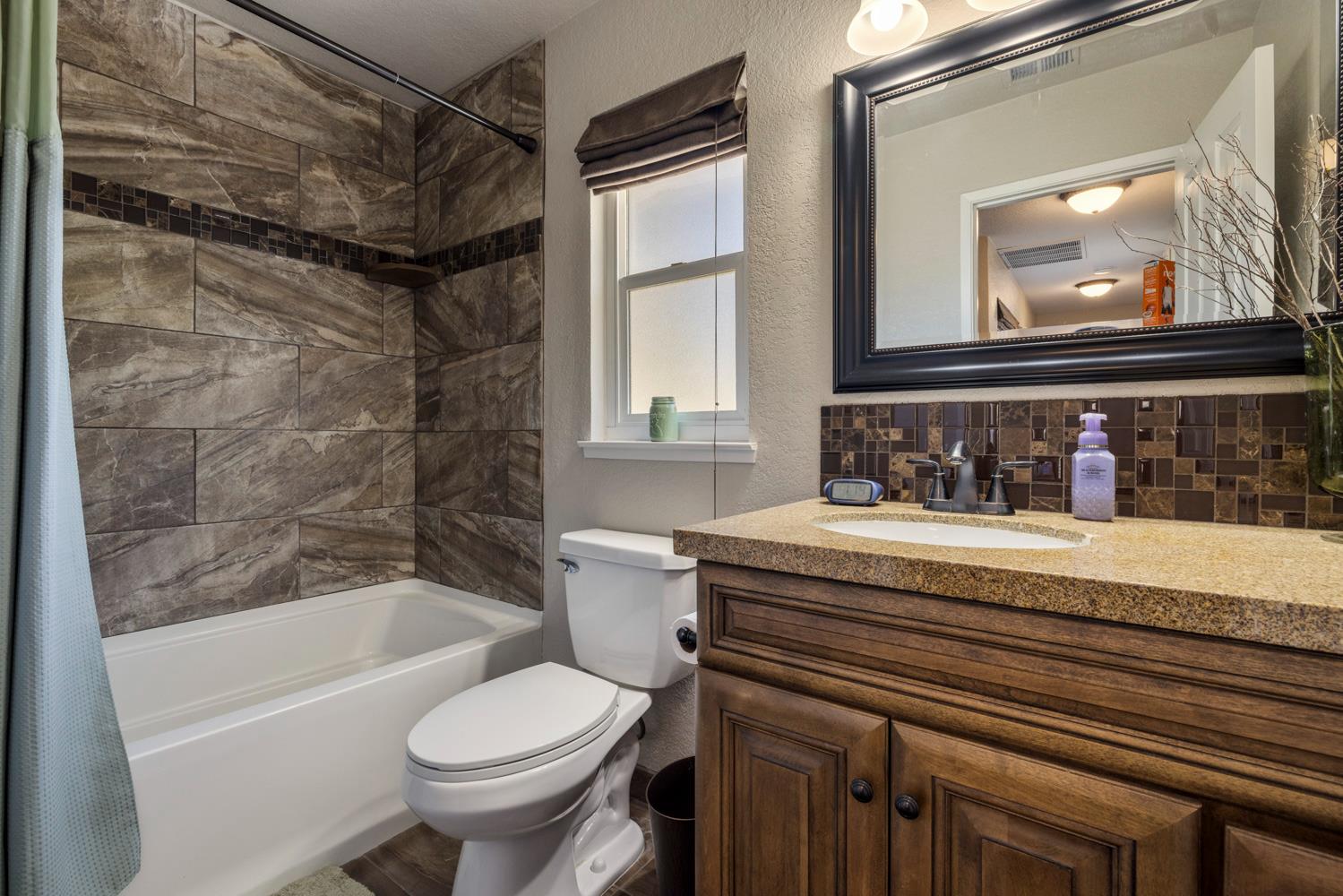 1137 Cedar Creek Dr #4, Modesto, CA 95355