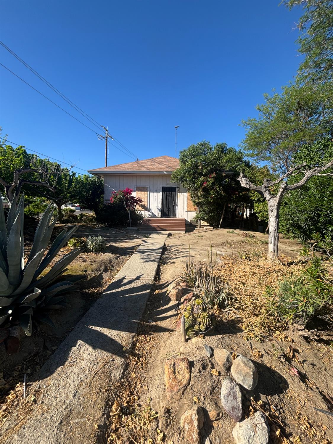 301 E Merced St, Avenal, CA 93204