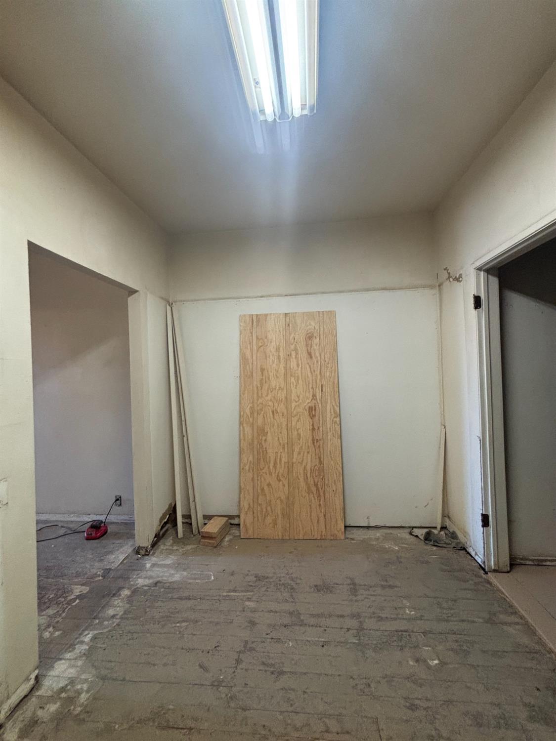 301 E Merced St, Avenal, CA 93204