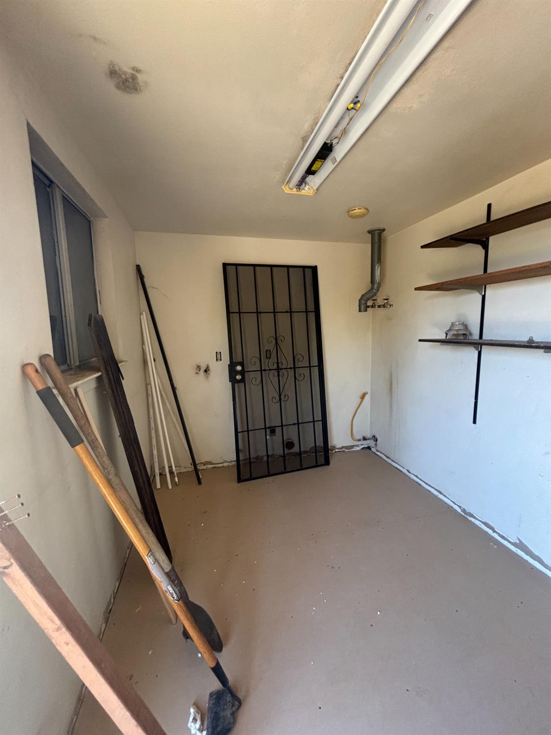 301 E Merced St, Avenal, CA 93204