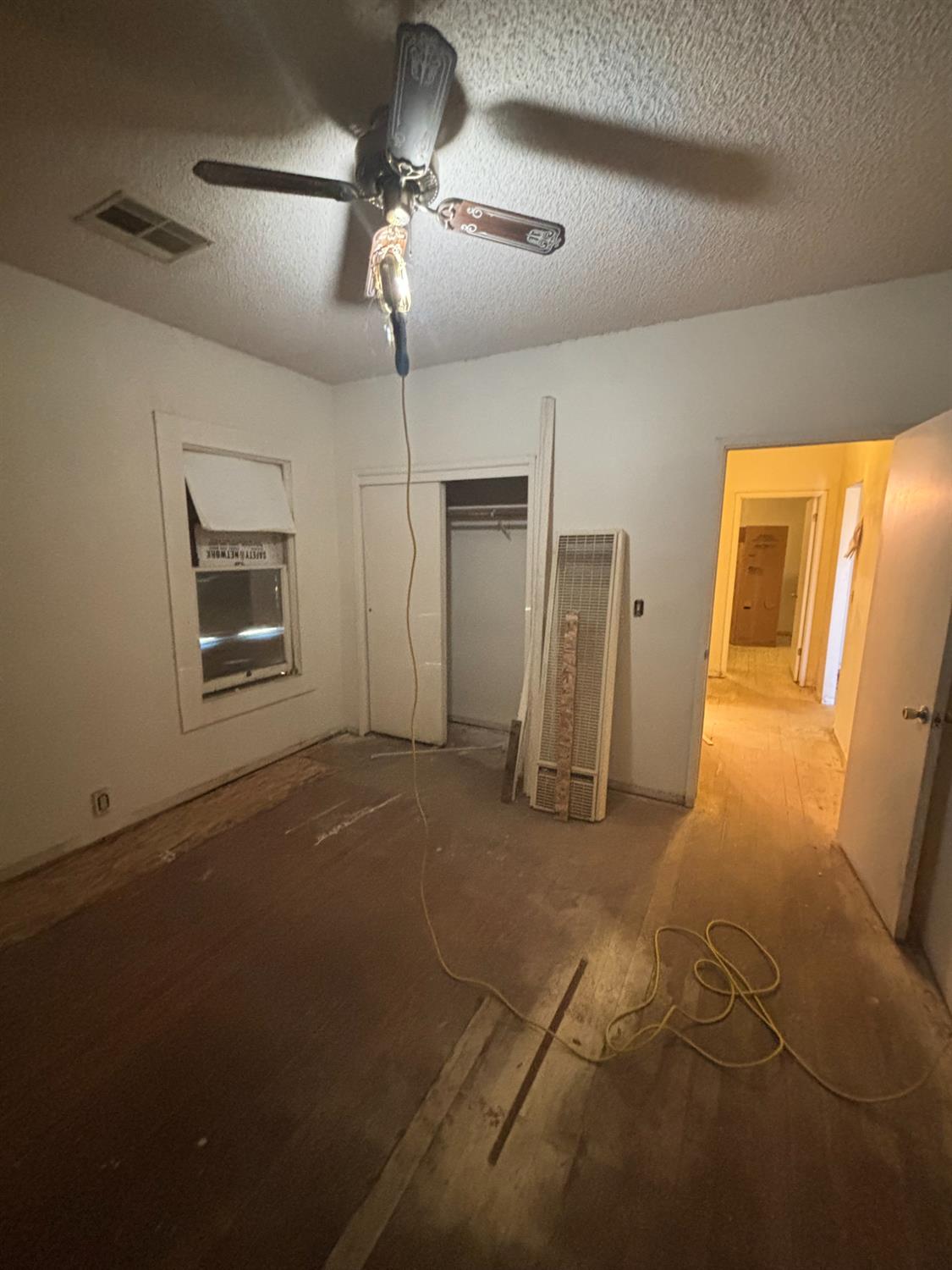 301 E Merced St, Avenal, CA 93204