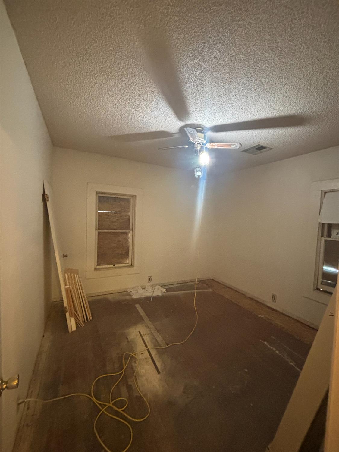 301 E Merced St, Avenal, CA 93204