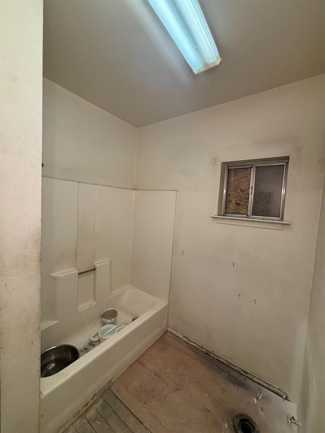 301 E Merced St, Avenal, CA 93204