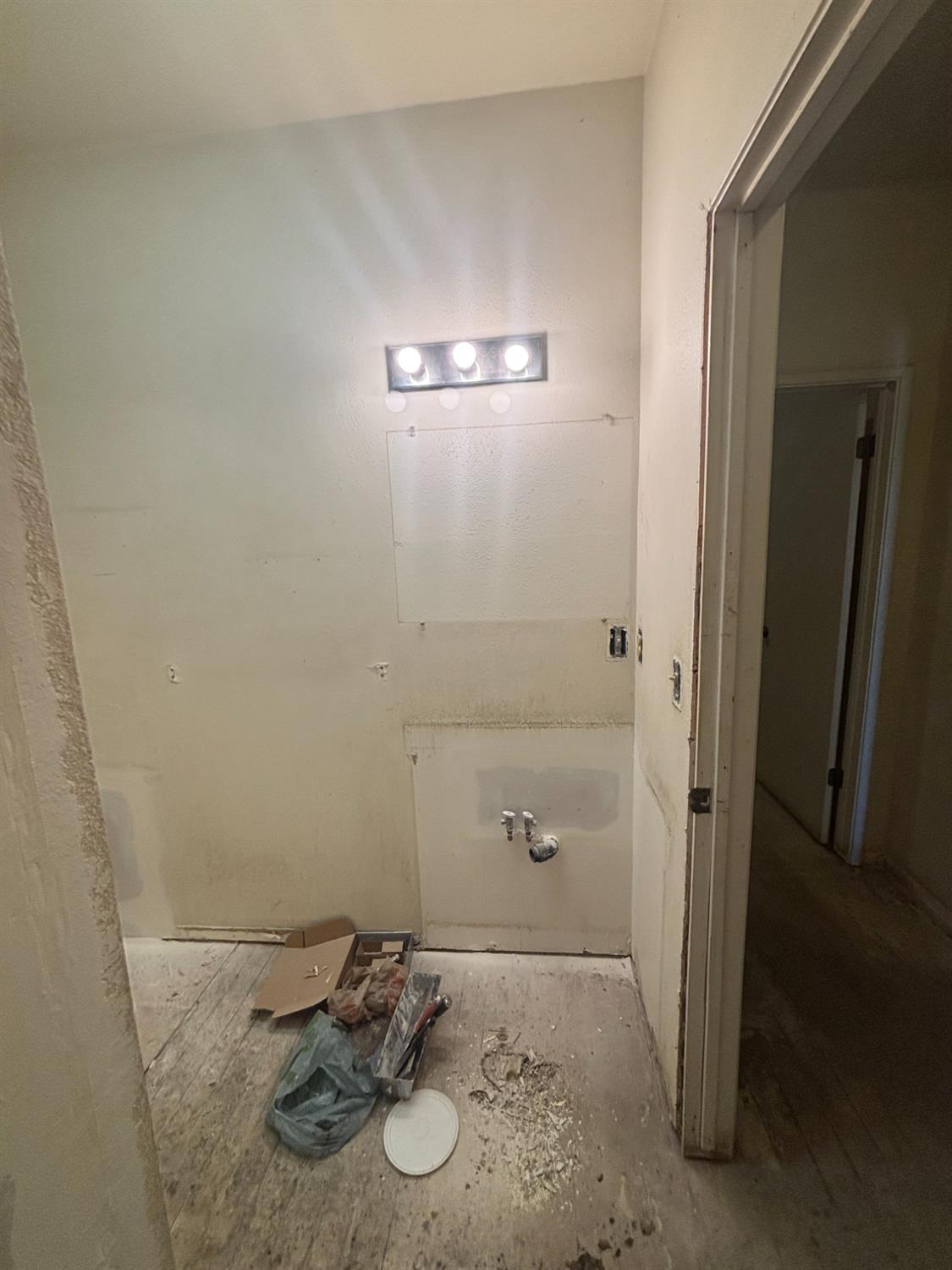 301 E Merced St, Avenal, CA 93204