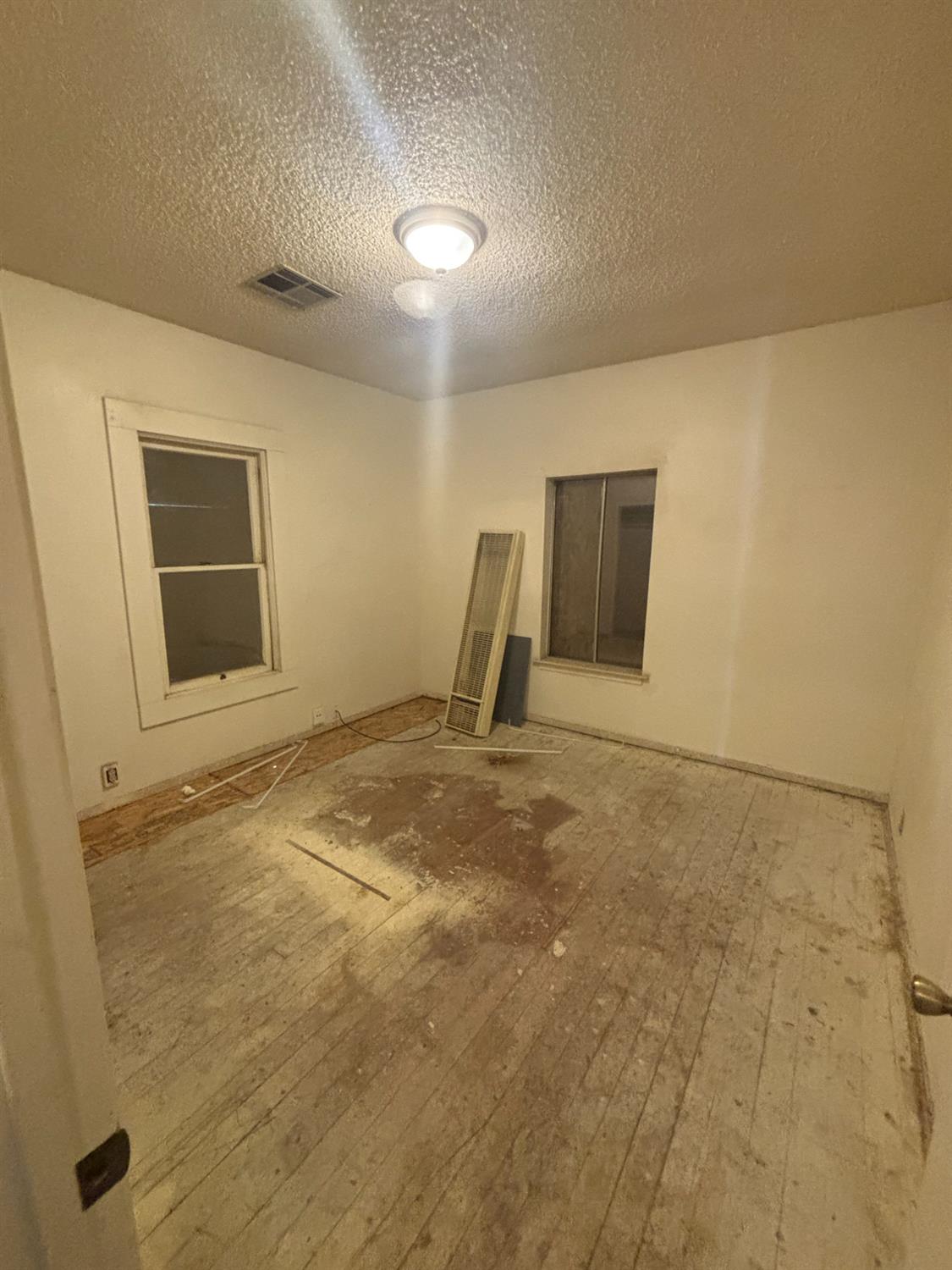 301 E Merced St, Avenal, CA 93204