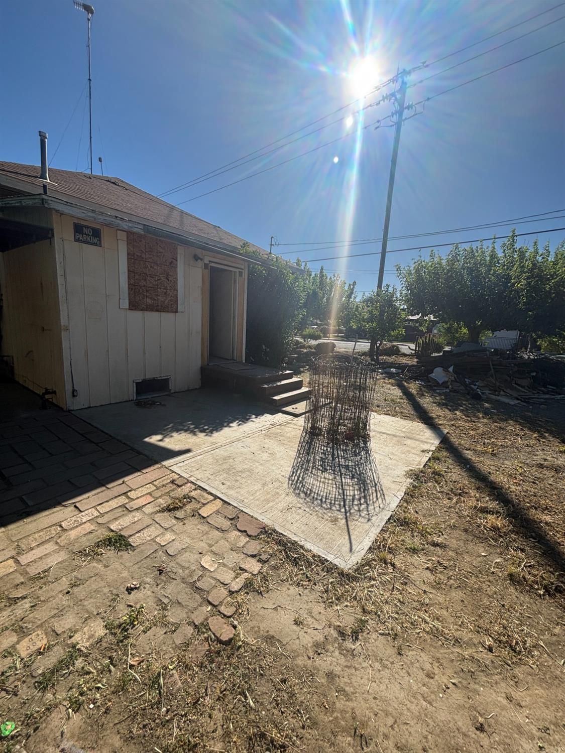 301 E Merced St, Avenal, CA 93204