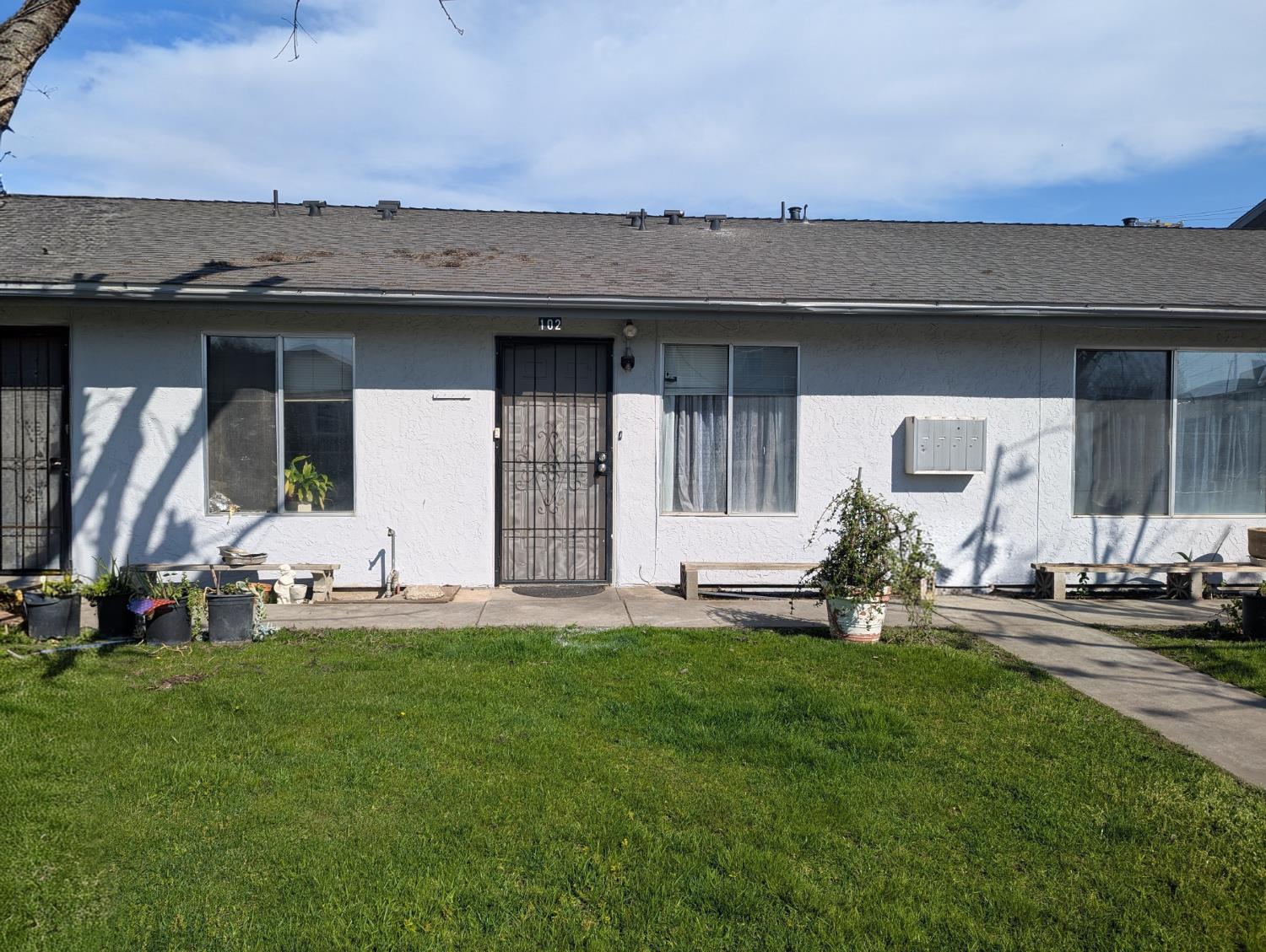 1210 Sanger Ave, Sanger, CA 93657